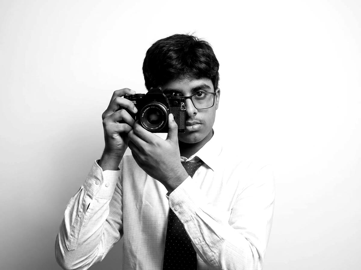 Sahol, photographing the viewer with a film camera